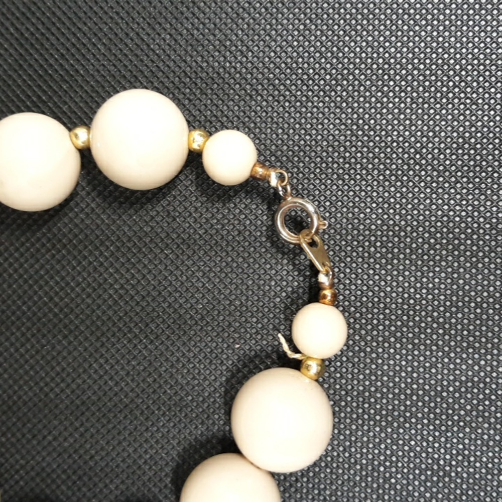Cream/Gold Bead Necklace - Picture 2 of 3